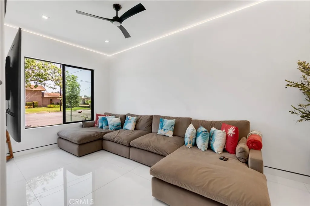 9509 Downey Avenue, Downey, California 90240 home-pic-27